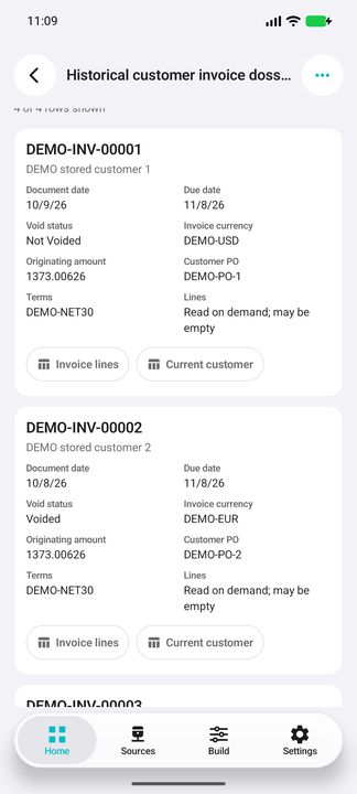 Complete historical invoice cards: document/due dates, independent void status, invoice currency and original amount, with both real actions. — Native Cifru DEMO, entirely fictional; not a real ERP test.