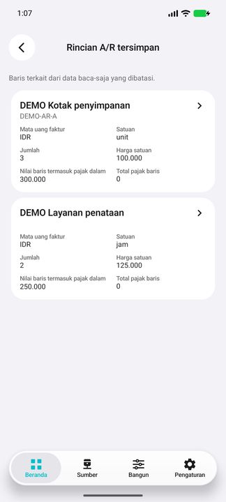 Dua rincian A/R faktur terpilih: jumlah, satuan, harga dan pajak — Cifru native; DEMO, seluruh data fiktif. Bukan uji koneksi ke ERP nyata.