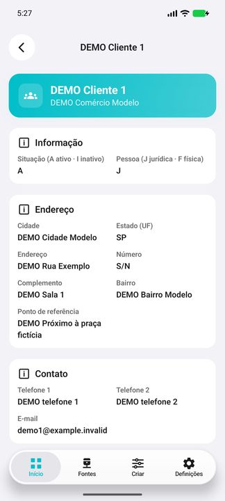 Detalhes do cliente: identificação, situação, tipo de pessoa, endereço, referência e contatos — Cifru nativo; DEMO, dados totalmente fictícios. Não é teste em ERP real.