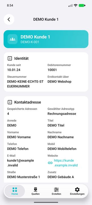 Kundenakte, Teil 1: Identität und ausgewählte Kontaktadresse — Native Cifru-Ansicht; DEMO, vollständig erfundene Daten. Nicht an einem echten ERP getestet.