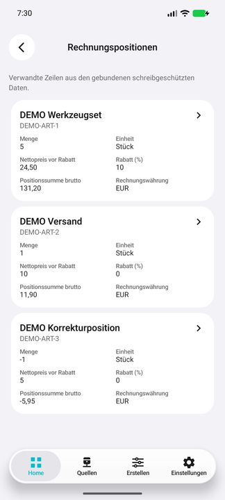 Tatsächlicher Unterbutton-Inhalt: drei vollständige Positionskarten mit Menge, Einheit, Preis vor Rabatt, Rabatt, Brutto und Währung; negative Position erhalten. — Native Cifru-Ansicht; DEMO, vollständig erfundene Daten. Kein Test auf echtem ERP.